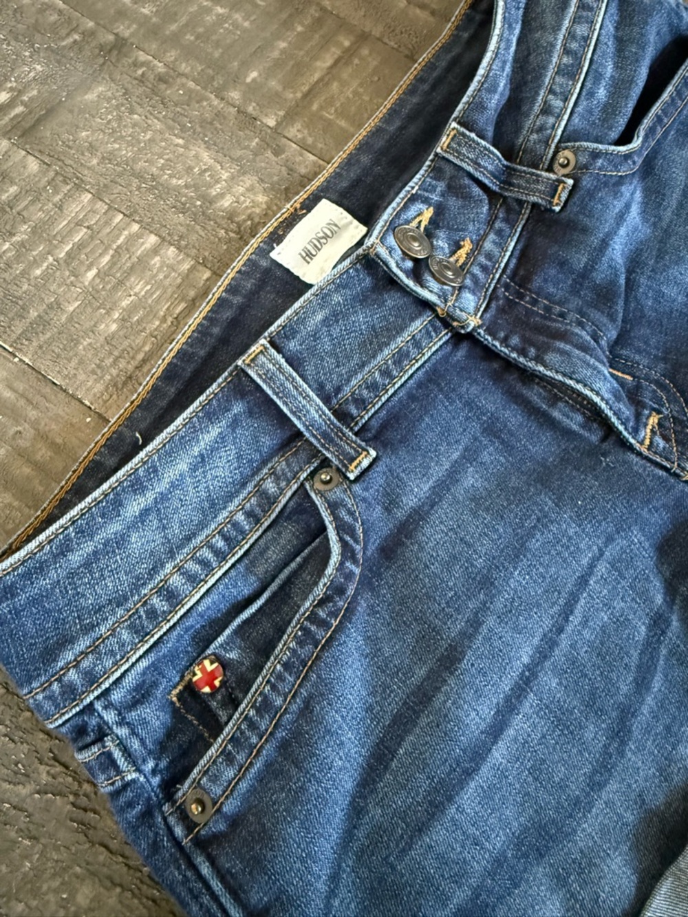 Hudson Ruby Denim Shorts Cuffed Mid Thigh Stretch Jean Short Flap Pocket Size 27 - Picture 2 of 9